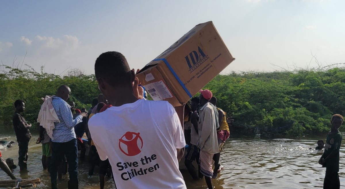 Credit Save the Children Save the Children staff member loading supplies on to a boat